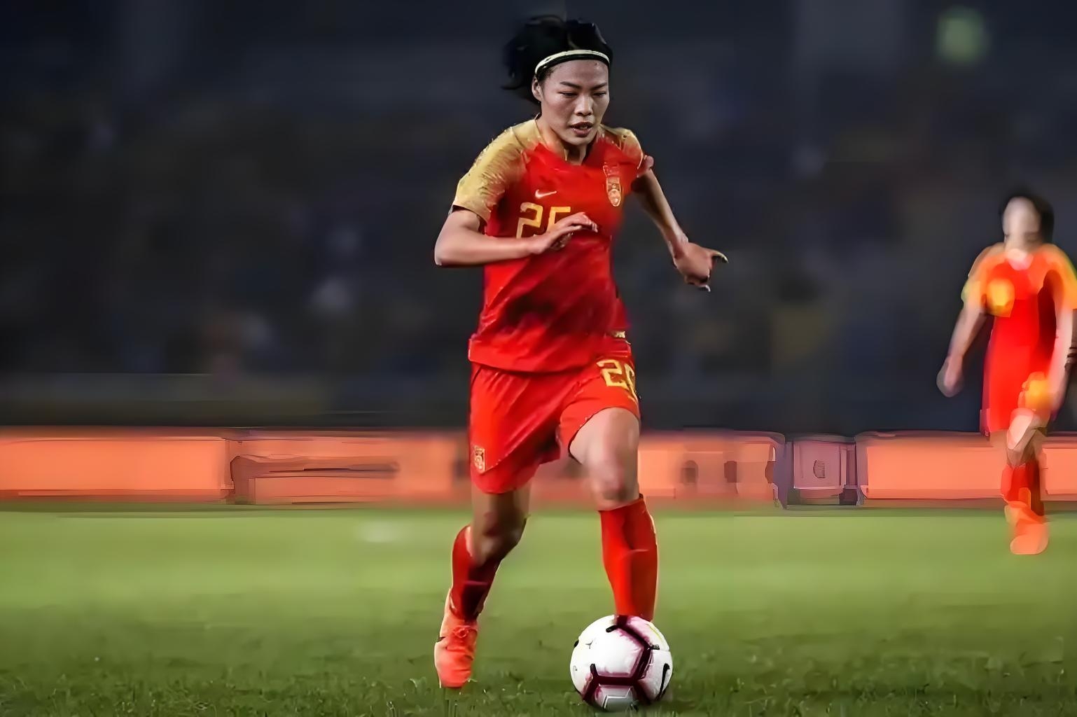 国家女足在比赛中展现出色表现赢得掌声
